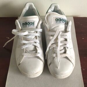 Adidas women or Kids White Stan Smith Sneakers
